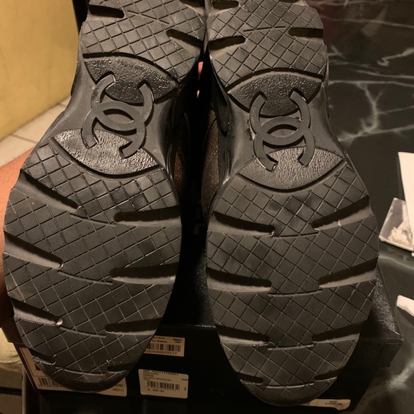 100% Authentic Gold Foiled Chanel Women Sneakers - Picture 5 of 6